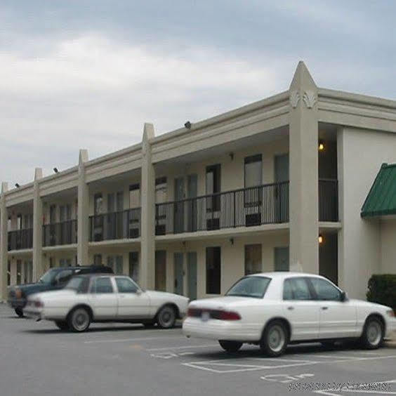 Red Roof Inn & Suites Wilkesboro Bagian luar foto